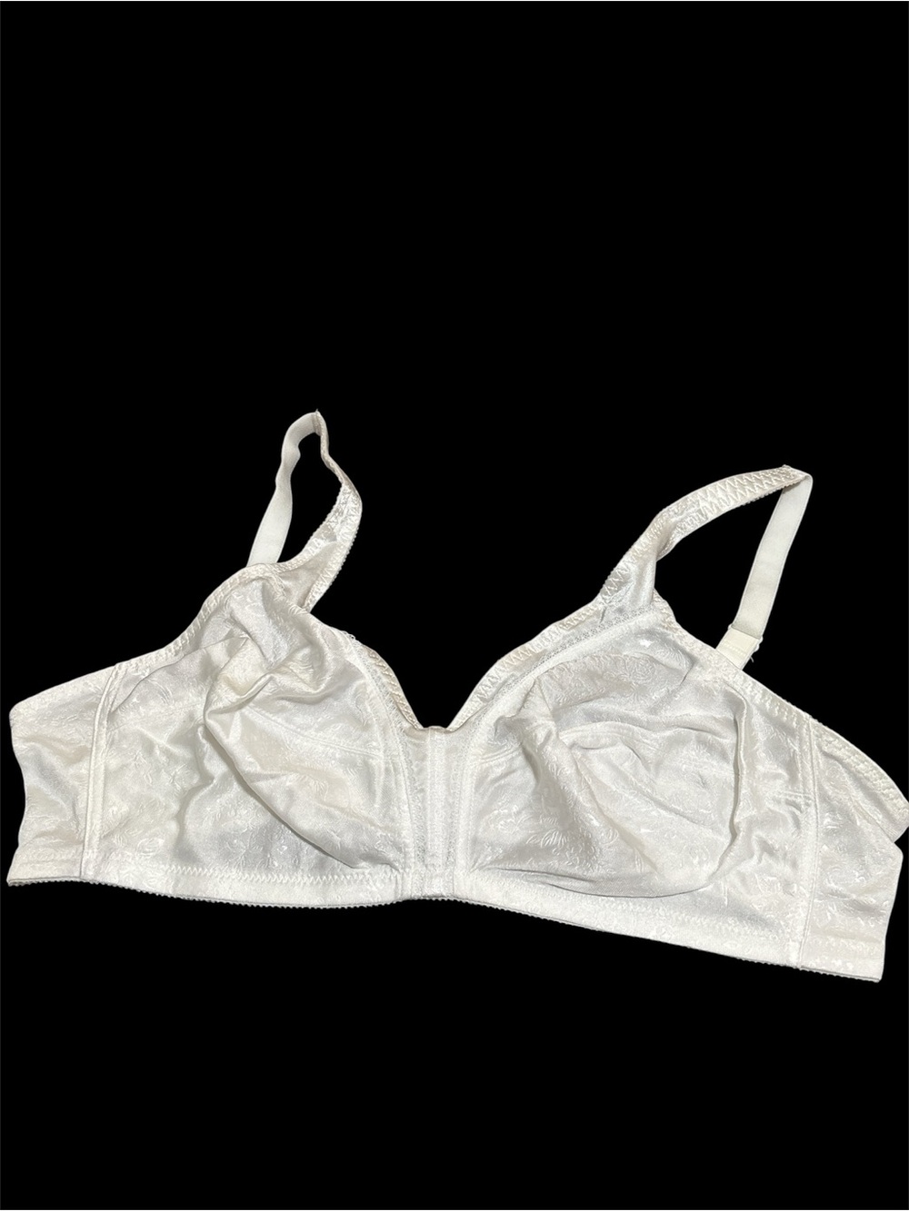 White Lace-Patterned Wireless Bra